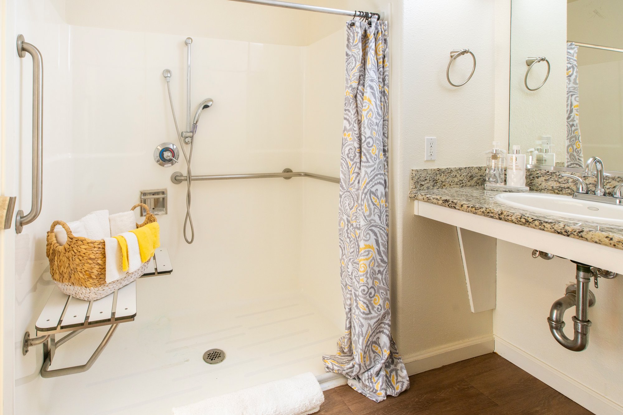 21_AL Suite 5_22-FFH-AL-OneBed-067