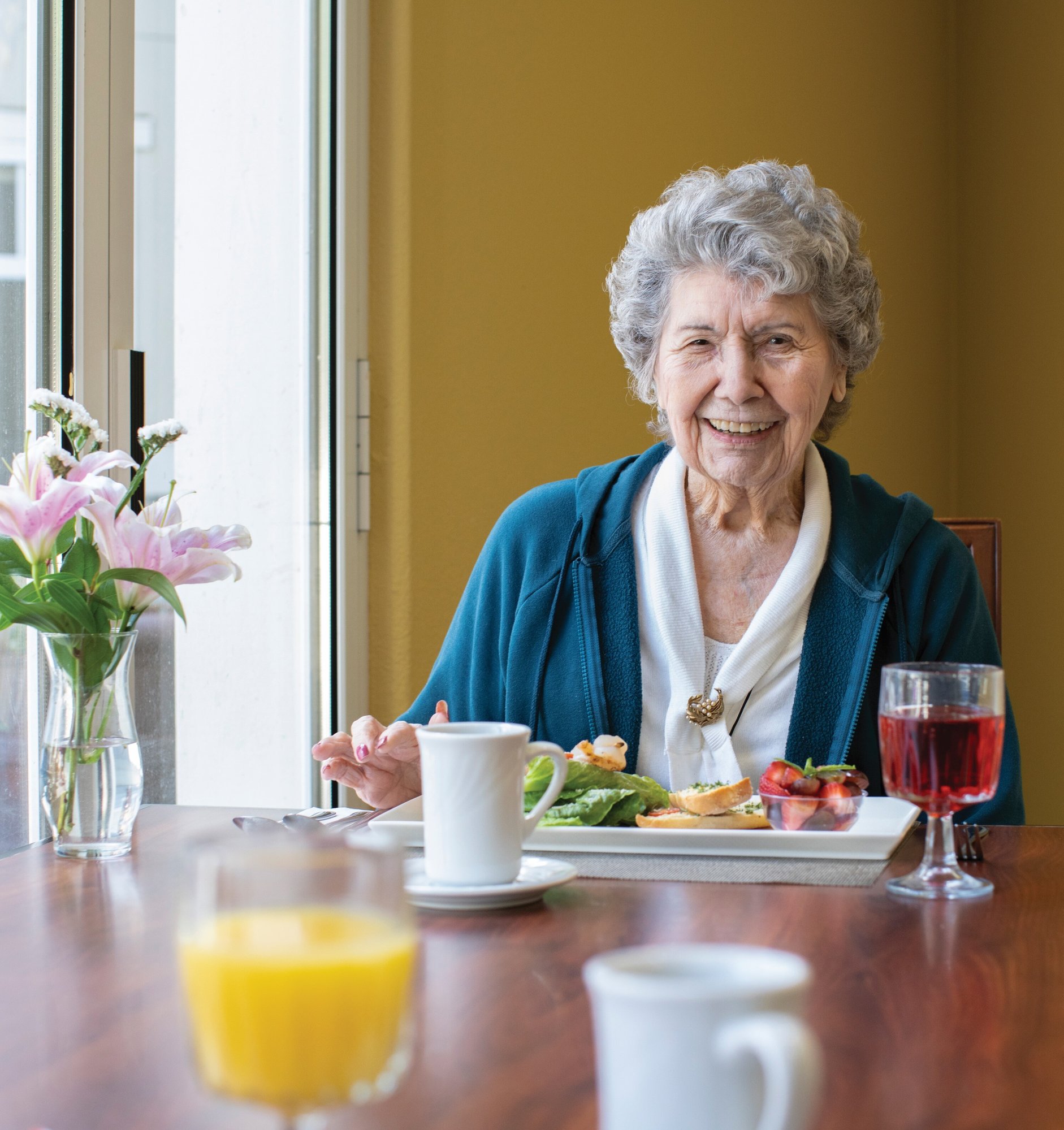 22-FFH-AL-DiningResidents-026_4C