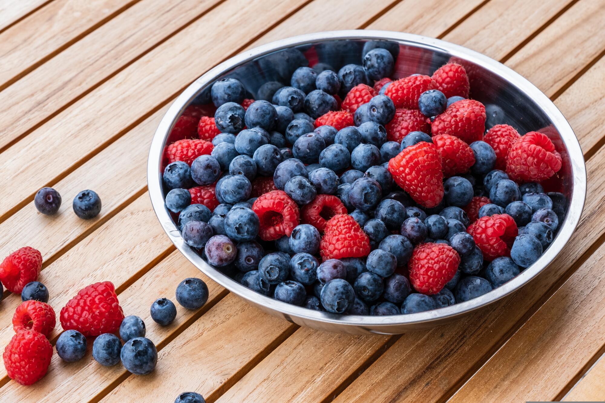High Fiber Fruits That Support Digestive and Brain Health in Seniors
